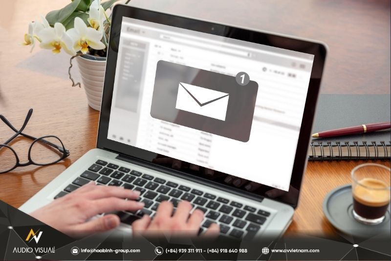 How to write an effective email follow-up after conference?
