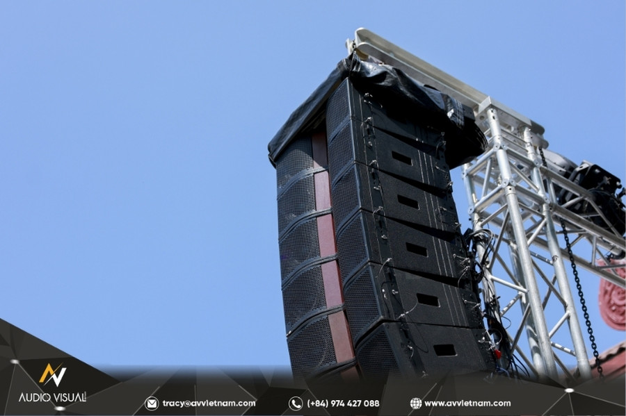 What is a Line Array Speaker? Performance & Event Applications