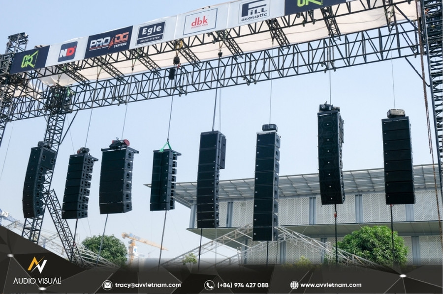 Line Array Car What is a Line Array Speaker? Performance & Event Applications