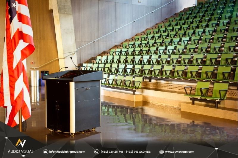 Understanding differences between seminars and conferences